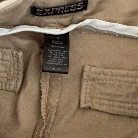 Express Tan Cargo Shorts Relaxed Fit - Picture 3 of 7